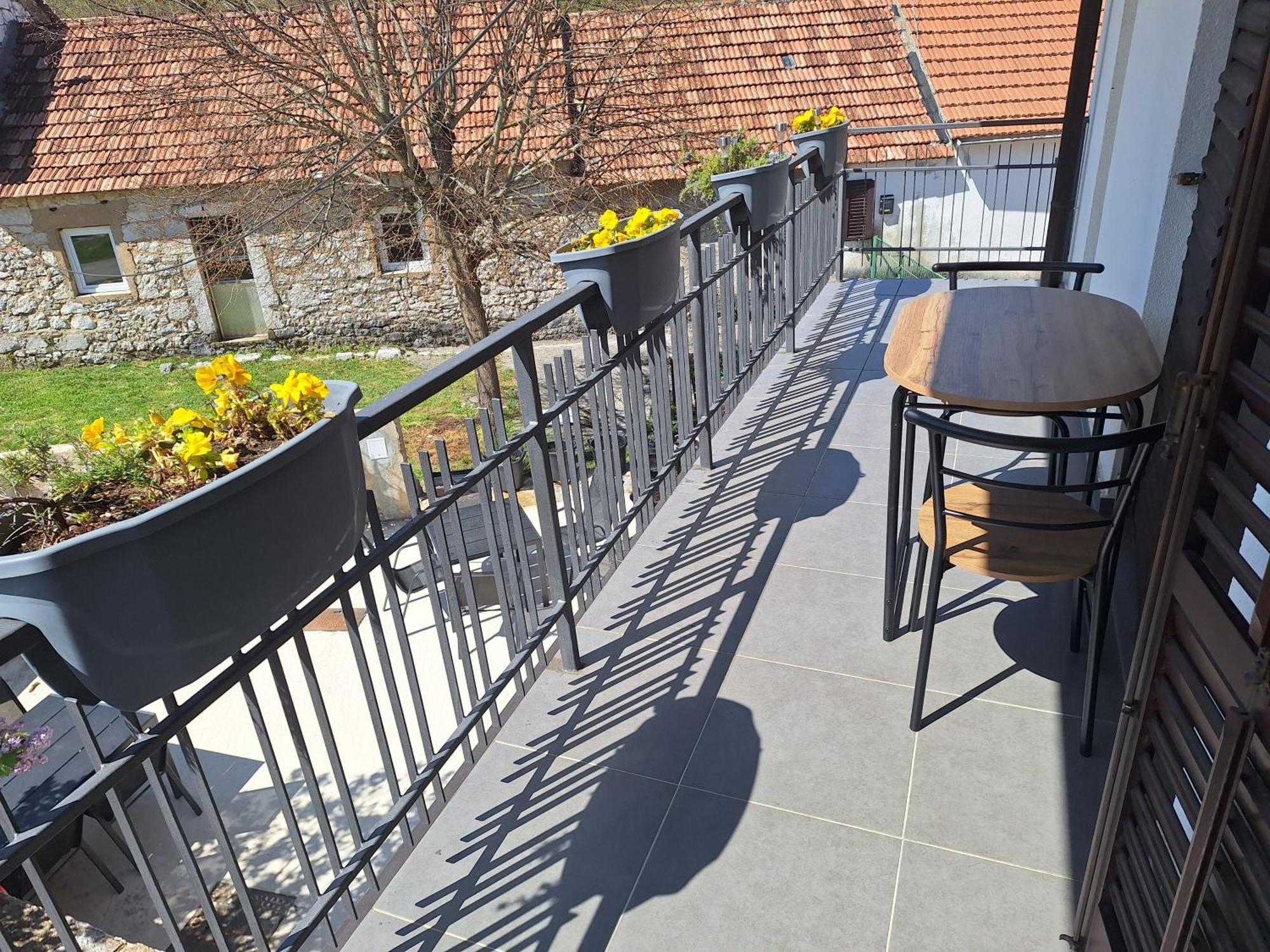 Bed and Breakfast Mare Vrlika Exterior foto